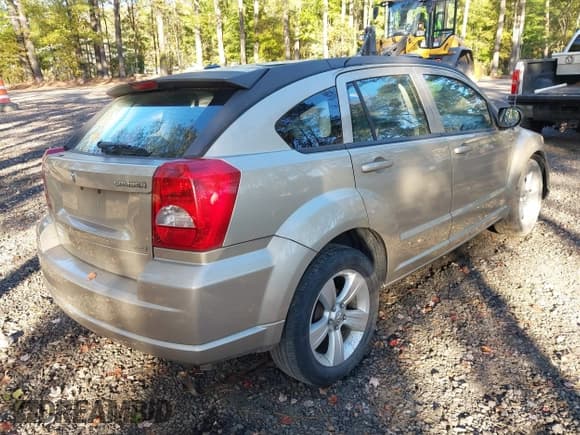 ✅ 2010 Dodge Caliber SXT • VIN: 1B3CB4HA5AD630099 • Lot: 43511222. Wystawiony na IAAI z przebiegiem 140 963 mil. Bezpłatny archiwum sprzedaży aukcyjnych z USA i szczegółowy raport historii pojazdu na DreamBid. Zdjęcie 4.