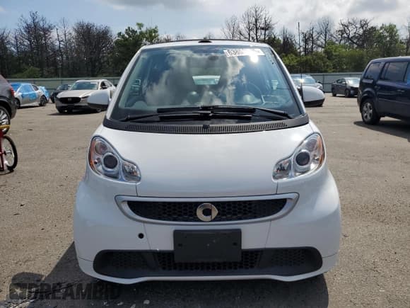 ✅ 2014 Smart fortwo • VIN: WMEEK9AA3EK806228 • Лот: 63858905. Опубликован ранее на Copart с пробегом 13 317 миль. Бесплатный доступ к архиву аукционных продаж из США и подробный отчёт об истории автомобиля на DreamBid. Изображение 5.