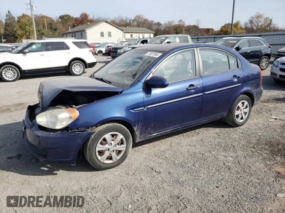 2009 Hyundai Accent Auto GLS z VIN KMHCN46C29U328657, wystawiony jako Copart lot #77827564 z przebiegiem 56 314 mil mil oraz Szkoda całkowita • Salvage title. Historia ofert i sprzedaży dostępna na DreamBid. Obrazek 1.