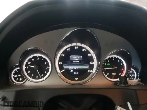 ✅ 2013 Mercedes-Benz E 350 • VIN: WDDKJ8JB3DF213795 • Lot: 60123805. Wystawiony na Copart z przebiegiem 88 885 mil. Bezpłatny archiwum sprzedaży aukcyjnych z USA i szczegółowy raport historii pojazdu na DreamBid. Zdjęcie 9.