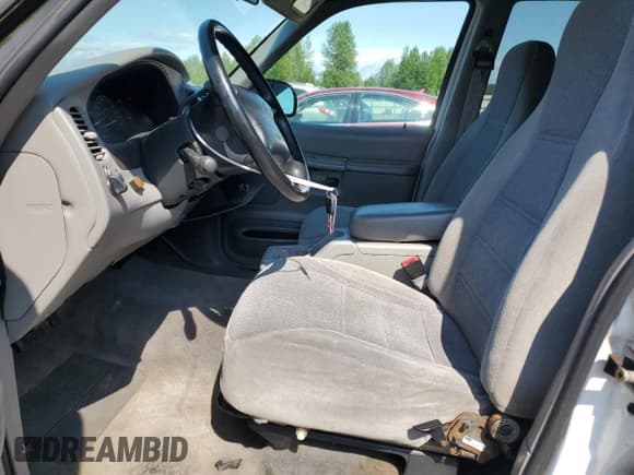 ✅ 2000 Ford Explorer XLS • VIN: 1FMZU72XXYUA92572 • Лот: 58934965. Опубликован ранее на Copart с пробегом 262 152 миль. Бесплатный доступ к архиву аукционных продаж из США и подробный отчёт об истории автомобиля на DreamBid. Изображение 7.