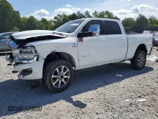✅ 2023 Ram 2500 Laramie • VIN: 3C6UR5FL2PG514919 • Lot: 59411155. Wystawiony na Copart z przebiegiem 23 679 mil. Bezpłatny archiwum sprzedaży aukcyjnych z USA i szczegółowy raport historii pojazdu na DreamBid. Zdjęcie 1.