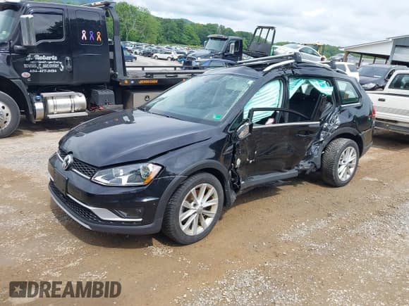 ✅ 2017 Volkswagen Golf S • VIN: 3VWH17AU8HM506367 • Lot: 42359403. Listed on IAAI with 98,189 mi. Free auction sales archive from the USA and detailed vehicle history report at DreamBid. Image 2.