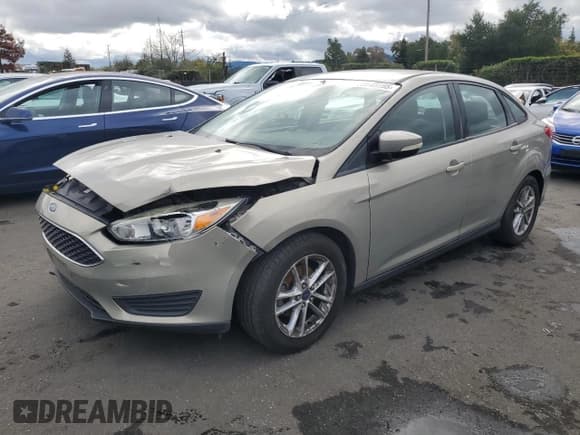✅ 2015 Ford Focus SE • VIN: 1FADP3F25FL275643 • Lot: 93645995. Wystawiony na Copart z przebiegiem 138 269 mil. Bezpłatny archiwum sprzedaży aukcyjnych z USA i szczegółowy raport historii pojazdu na DreamBid. Zdjęcie 1.