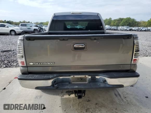 ✅ 2006 Chevrolet Silverado 1500 LT1 • VIN: 2GCEK13ZX61281947 • Lot: 86431175. Wystawiony na Copart z przebiegiem 230 506 mil mil. Skorzystaj z bezpłatnego archiwum sprzedaży aukcyjnych z USA i zobacz szczegółowy raport historii pojazdu na DreamBid. Zdjęcie 6.