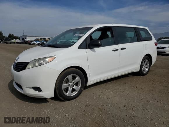 ✅ 2017 Toyota Sienna L • VIN: 5TDZZ3DC5HS818108 • Lot: 91511045. Listed on Copart with 65,766 mi. Free auction sales archive from the USA and detailed vehicle history report at DreamBid. Image 1.