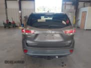 ✅ 2015 Toyota Highlander XLE • VIN: 5TDKKRFH6FS104888 • Lot: 43488377. Wystawiony na IAAI z przebiegiem 237 978 mil. Bezpłatny archiwum sprzedaży aukcyjnych z USA i szczegółowy raport historii pojazdu na DreamBid. Zdjęcie 17.