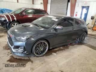 2019 Hyundai Veloster Turbo с VIN KMHTH6AB2KU010531, выставлен на аукционе Copart как лот 68113624 с пробегом 58 093 миль миль и Чистый • Clean title. История ставок и продаж доступна на DreamBid. Изображение 1.