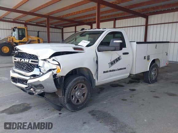✅ 2023 Ram 2500 • VIN: 3C7WR5AJ7PG567772 • Lot: 42180314. Wystawiony na IAAI z przebiegiem 48 197 mil. Bezpłatny archiwum sprzedaży aukcyjnych z USA i szczegółowy raport historii pojazdu na DreamBid. Zdjęcie 2.