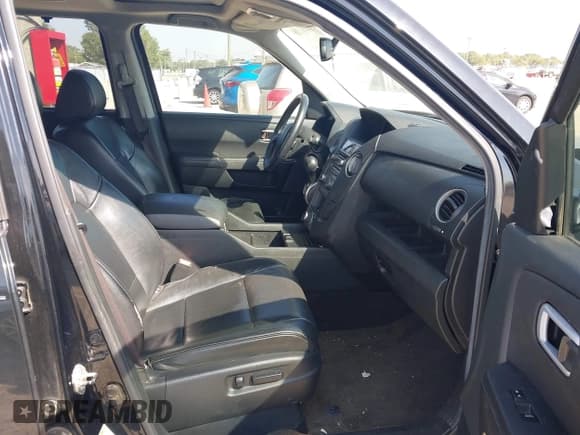 ✅ 2013 Honda Pilot Touring • VIN: 5FNYF4H92DB038607 • Lot: 43226122. Listed on IAAI with 201,920 mi. Free auction sales archive from the USA and detailed vehicle history report at DreamBid. Image 5.