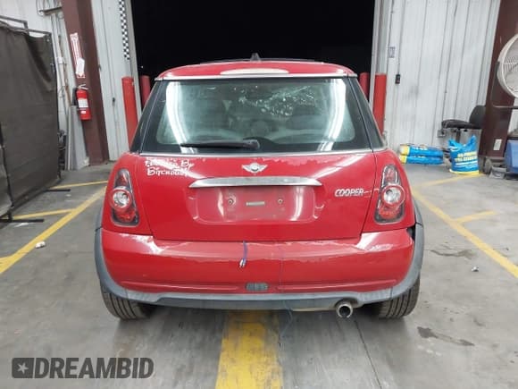 ✅ 2005 MINI Hardtop • VIN: WMWRC33485TJ63691 • Лот: 42672066. Опубликован ранее на IAAI с пробегом 183 614 миль. Бесплатный доступ к архиву аукционных продаж из США и подробный отчёт об истории автомобиля на DreamBid. Изображение 16.