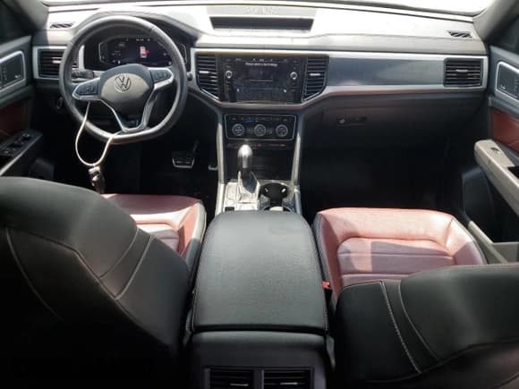 ✅ 2022 Volkswagen Atlas SEL Premium R-Line • VIN: 1V2FE2CA6NC219819 • Lot: 54796015. Wystawiony na Copart z przebiegiem 33 911 mil. Bezpłatny archiwum sprzedaży aukcyjnych z USA i szczegółowy raport historii pojazdu na DreamBid. Zdjęcie 8.