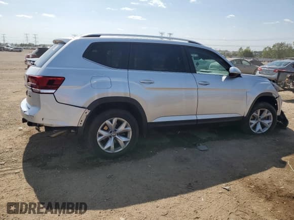 ✅ 2018 Volkswagen Atlas SE • VIN: 1V2KR2CA1JC590934 • Lot: 71911045. Wystawiony na Copart z przebiegiem 122 629 mil. Bezpłatny archiwum sprzedaży aukcyjnych z USA i szczegółowy raport historii pojazdu na DreamBid. Zdjęcie 3.