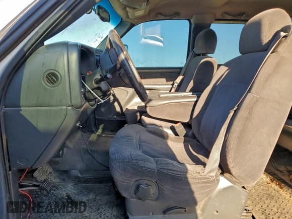 ✅ 2002 Chevrolet Silverado 2500HD LS • VIN: 1GCHC29192E142757 • Lot: 95698785. Wystawiony na Copart z przebiegiem 261 144 mil. Bezpłatny archiwum sprzedaży aukcyjnych z USA i szczegółowy raport historii pojazdu na DreamBid. Zdjęcie 7.