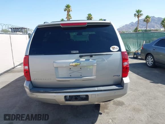 ✅ 2008 Chevrolet Suburban 2LT • VIN: 3GNFC16098G296293 • Lot: 42543429. Listed on IAAI with 184,659 mi. Free auction sales archive from the USA and detailed vehicle history report at DreamBid. Image 13.