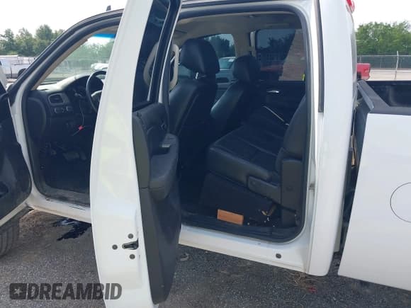 ✅ 2012 Chevrolet Silverado 2500HD LTZ • VIN: 1GC1KYC8XCF153372 • Lot: 42945384. Wystawiony na IAAI z przebiegiem 101 334 mil. Bezpłatny archiwum sprzedaży aukcyjnych z USA i szczegółowy raport historii pojazdu na DreamBid. Zdjęcie 8.