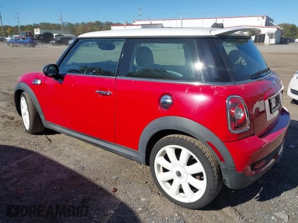 ✅ 2007 MINI Hardtop S • VIN: WMWMF73527TT84529 • Lot: 43425761. Listed on IAAI with 95,171 mi. Free auction sales archive from the USA and detailed vehicle history report at DreamBid. Image 3.