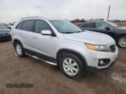 ✅ 2012 Kia Sorento LX • VIN: 5XYKTDA20CG220888 • Lot: 93022795. Wystawiony na Copart z przebiegiem 101 283 mil. Bezpłatny archiwum sprzedaży aukcyjnych z USA i szczegółowy raport historii pojazdu na DreamBid. Zdjęcie 4.