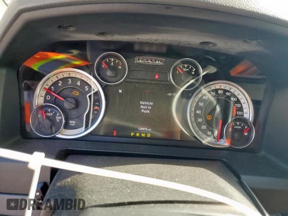 ✅ 2015 Ram 2500 SLT • VIN: 3C6UR5DL7FG682489 • Lot: 62772385. Wystawiony na Copart z przebiegiem 128 979 mil. Bezpłatny archiwum sprzedaży aukcyjnych z USA i szczegółowy raport historii pojazdu na DreamBid. Zdjęcie 9.