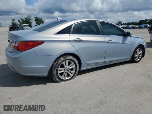 ✅ 2011 Hyundai Sonata GLS • VIN: 5NPEB4AC0BH121326 • Lot: 73179294. Listed on Copart with 153,451 mi. Free auction sales archive from the USA and detailed vehicle history report at DreamBid. Image 3.