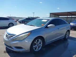 2013 Hyundai Sonata SE с VIN 5NPEC4AC1DH786882, выставлен на аукционе IAAI как лот 43387867 с пробегом 113 121 миль миль и . История ставок и продаж доступна на DreamBid. Изображение 2.