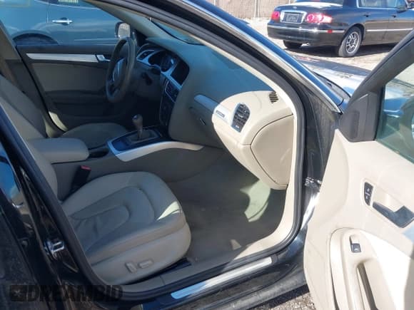 ✅ 2011 Audi A4 • VIN: WAUHFBFL1BN044929 • Lot: 41545562. Wystawiony na IAAI z przebiegiem 94 770 mil. Bezpłatny archiwum sprzedaży aukcyjnych z USA i szczegółowy raport historii pojazdu na DreamBid. Zdjęcie 5.