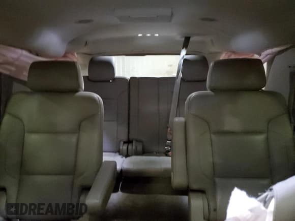 ✅ 2015 Chevrolet Suburban LT • VIN: 1GNSKJKC1FR289952 • Лот: 86842865. Опубликован ранее на Copart с пробегом 224 346 миль. Бесплатный доступ к архиву аукционных продаж из США и подробный отчёт об истории автомобиля на DreamBid. Изображение 10.