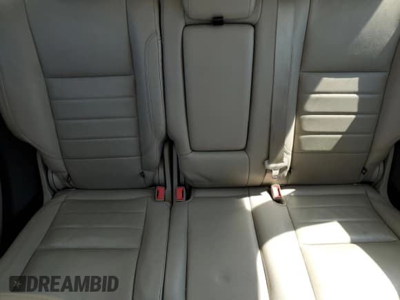 ✅ 2016 Ford C-Max SEL • VIN: 1FADP5BU1GL100438 • Lot: 50769525. Wystawiony na Copart z przebiegiem 124 396 mil. Bezpłatny archiwum sprzedaży aukcyjnych z USA i szczegółowy raport historii pojazdu na DreamBid. Zdjęcie 10.