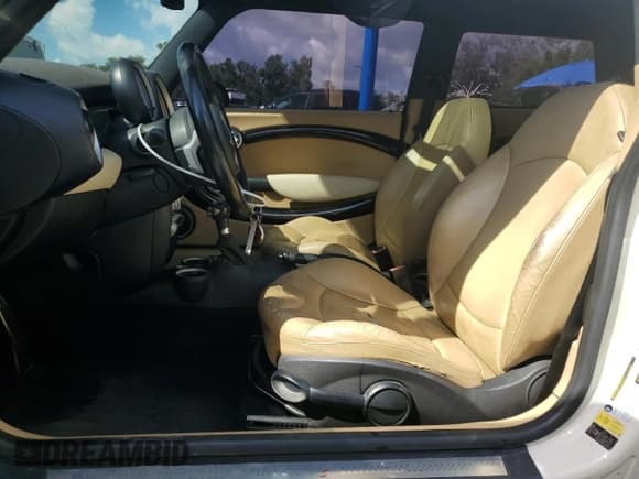 ✅ 2010 MINI Hardtop S • VIN: WMWMF7C5XATW89025 • Lot: 56106705. Listed on Copart with 141,216 mi. Free auction sales archive from the USA and detailed vehicle history report at DreamBid. Image 7.