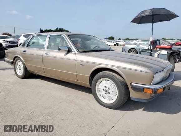 ✅ 1994 Jaguar XJ • VIN: SAJKX174XRC692378 • Lot: 65275795. Listed on Copart with 80,748 mi. Free auction sales archive from the USA and detailed vehicle history report at DreamBid. Image 4.