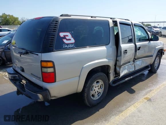 ✅ 2005 Chevrolet Suburban LT • VIN: 3GNEC16Z25G158651 • Лот: 42013616. Опубликован ранее на IAAI с пробегом 221 755 миль. Бесплатный доступ к архиву аукционных продаж из США и подробный отчёт об истории автомобиля на DreamBid. Изображение 4.