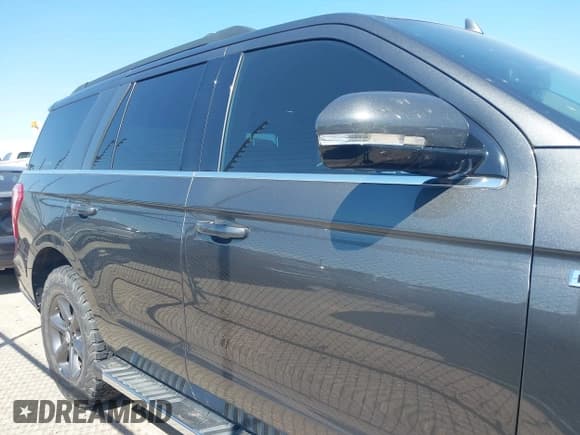 ✅ 2019 Ford Expedition XLT • VIN: 1FMJU1JT2KEA81611 • Lot: 43109314. Wystawiony na IAAI z przebiegiem 54 762 mil. Bezpłatny archiwum sprzedaży aukcyjnych z USA i szczegółowy raport historii pojazdu na DreamBid. Zdjęcie 13.