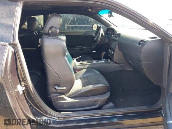 ✅ 2008 Dodge Challenger SRT-8 • VIN: 2B3LJ74W88H182914 • Lot: 43649842. Listed on IAAI with 216,038 mi. Free auction sales archive from the USA and detailed vehicle history report at DreamBid. Image 5.