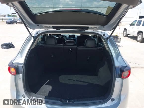 ✅ 2020 Mazda CX-5 Touring • VIN: JM3KFBCM9L0787379 • Lot: 42948238. Wystawiony na IAAI z przebiegiem 190 399 mil. Bezpłatny archiwum sprzedaży aukcyjnych z USA i szczegółowy raport historii pojazdu na DreamBid. Zdjęcie 18.