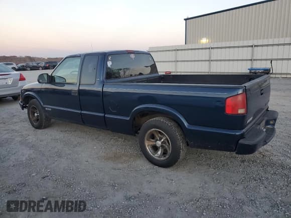 ✅ 2003 Chevrolet S-10 LS • VIN: 1GCCS19XX38166755 • Лот: 83086884. Опубликован ранее на Copart с пробегом 174 769 миль. Бесплатный доступ к архиву аукционных продаж из США и подробный отчёт об истории автомобиля на DreamBid. Изображение 2.