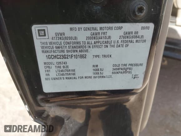 ✅ 2001 Chevrolet Silverado 2500HD LS • VIN: 1GCHC23G21F101862 • Lot: 43640023. Wystawiony na IAAI z przebiegiem 176 048 mil. Bezpłatny archiwum sprzedaży aukcyjnych z USA i szczegółowy raport historii pojazdu na DreamBid. Zdjęcie 9.