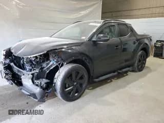 2024 Hyundai Santa Cruz Night Edition z VIN 5NTJCDAF8RH096225, wystawiony jako Copart lot #62548425 z przebiegiem 10 647 mil mil oraz Szkoda całkowita • Salvage title. Historia ofert i sprzedaży dostępna na DreamBid. Obrazek 1.