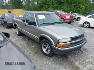 ✅ 2000 Chevrolet S-10 LS • VIN: 1GCCS1951Y8297501 • Лот: 42197455. Опубликован ранее на IAAI с пробегом 294 781 миль. Бесплатный доступ к архиву аукционных продаж из США и подробный отчёт об истории автомобиля на DreamBid. Изображение 1.