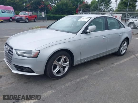 ✅ 2013 Audi A4 Premium • VIN: WAUAFAFL8DA181467 • Лот: 42672105. Опубликован ранее на IAAI с пробегом 136 633 миль. Бесплатный доступ к архиву аукционных продаж из США и подробный отчёт об истории автомобиля на DreamBid. Изображение 2.