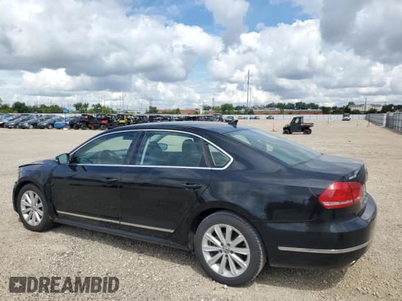 ✅ 2013 Volkswagen Passat SEL • VIN: 1VWCP7A32DC073706 • Lot: 69902485. Wystawiony na Copart z przebiegiem 171 158 mil. Bezpłatny archiwum sprzedaży aukcyjnych z USA i szczegółowy raport historii pojazdu na DreamBid. Zdjęcie 2.