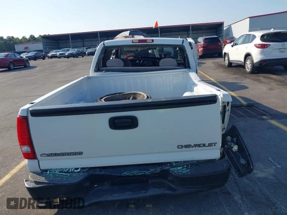 ✅ 2000 Chevrolet Silverado 1500 LS • VIN: 1GCEC19V8YZ284910 • Lot: 43143676. Wystawiony na IAAI z przebiegiem 127 000 mil. Bezpłatny archiwum sprzedaży aukcyjnych z USA i szczegółowy raport historii pojazdu na DreamBid. Zdjęcie 16.