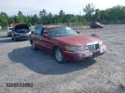 ✅ 1998 Lincoln Town Car Signature • VIN: 1LNFM82W8WY688852 • Lot: 42365729. Listed on IAAI with 194,232 mi. Free auction sales archive from the USA and detailed vehicle history report at DreamBid. Image 1.