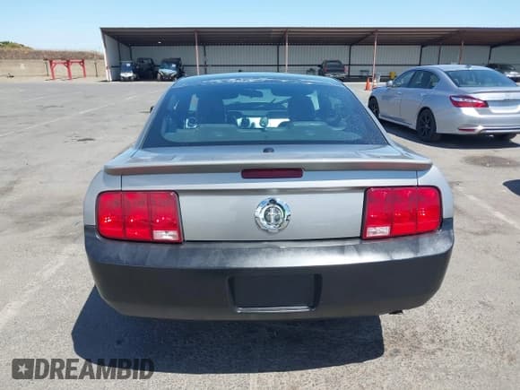 ✅ 2009 Ford Mustang • VIN: 1ZVHT80N595136609 • Lot: 42932121. Listed on IAAI with 159,045 mi. Free auction sales archive from the USA and detailed vehicle history report at DreamBid. Image 16.