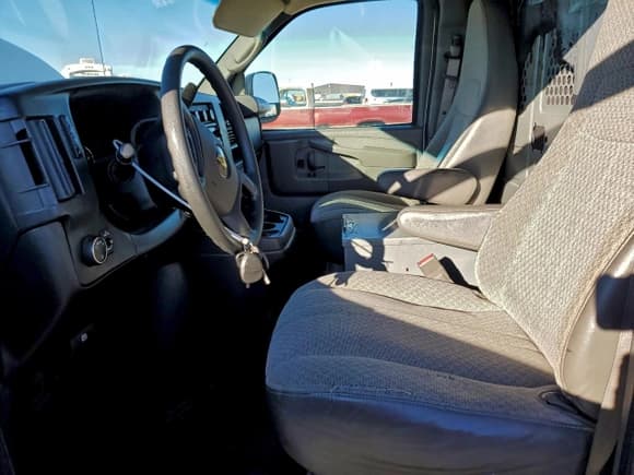 ✅ 2015 Chevrolet Express Cargo • VIN: 1GCWGFCG6F1208520 • Lot: 93701295. Listed on Copart with 165,663 mi. Free auction sales archive from the USA and detailed vehicle history report at DreamBid. Image 7.