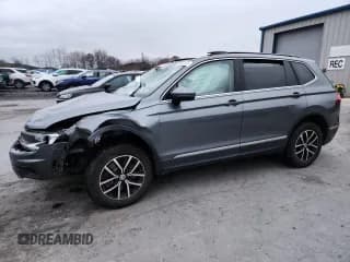 ✅ 2021 Volkswagen Tiguan SE • VIN: 3VV2B7AX7MM096785 • Lot: 92508515. Wystawiony na Copart z przebiegiem 105 704 mil. Bezpłatny archiwum sprzedaży aukcyjnych z USA i szczegółowy raport historii pojazdu na DreamBid. Zdjęcie 1.