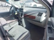 ✅ 2010 Chrysler Town & Country LX • VIN: 2A4RR2D16AR387179 • Lot: 41410509. Wystawiony na IAAI z przebiegiem 209 506 mil. Bezpłatny archiwum sprzedaży aukcyjnych z USA i szczegółowy raport historii pojazdu na DreamBid. Zdjęcie 5.