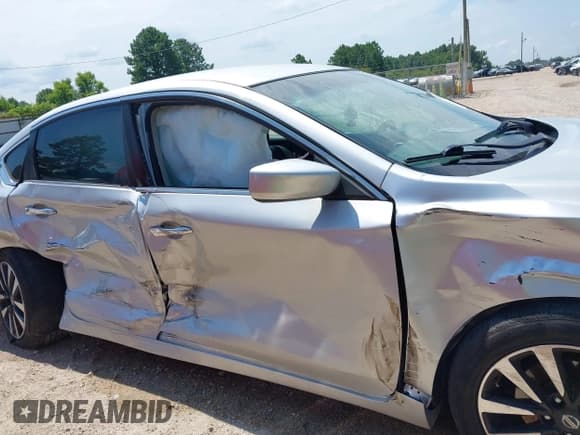 ✅ 2018 Nissan Altima SL • VIN: 1N4AL3AP7JC121025 • Лот: 42893010. Опубликован ранее на IAAI с пробегом 104 051 миль. Бесплатный доступ к архиву аукционных продаж из США и подробный отчёт об истории автомобиля на DreamBid. Изображение 13.