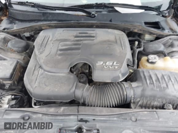 ✅ 2015 Chrysler 300 C • VIN: 2C3CCAEG4FH903728 • Lot: 42425950. Wystawiony na IAAI z przebiegiem 289 661 mil. Bezpłatny archiwum sprzedaży aukcyjnych z USA i szczegółowy raport historii pojazdu na DreamBid. Zdjęcie 10.