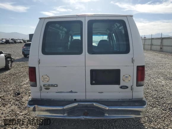 ✅ 2006 Ford Econoline Cargo • VIN: 1FTNE24W06DA69709 • Лот: 56429505. Опубликован ранее на Copart с пробегом 263 768 миль. Бесплатный доступ к архиву аукционных продаж из США и подробный отчёт об истории автомобиля на DreamBid. Изображение 6.
