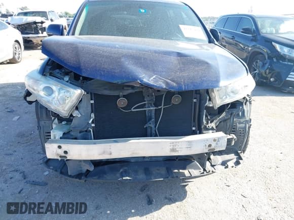 ✅ 2013 Toyota Highlander • VIN: 5TDZK3EH6DS137836 • Lot: 42317428. Listed on IAAI with 170,218 mi. Free auction sales archive from the USA and detailed vehicle history report at DreamBid. Image 6.